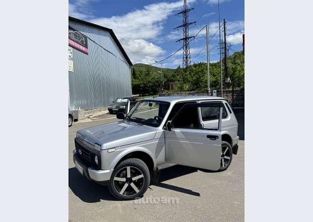 VAZ (Lada) 2121 NIVA (4x4)
