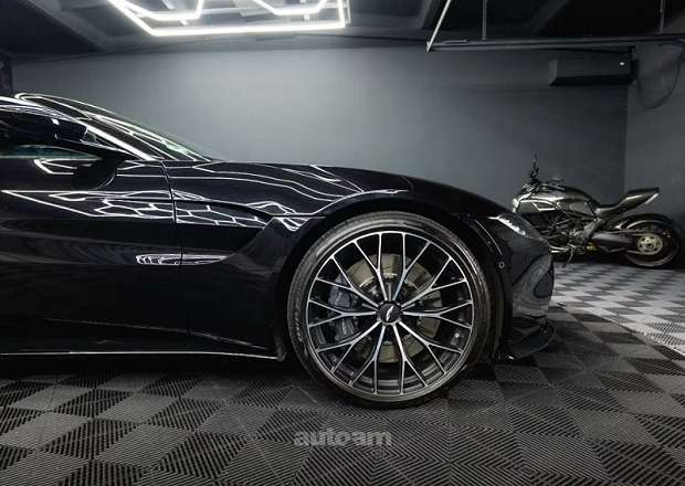 Aston Martin V8 Vantage
