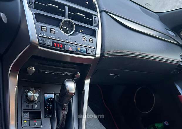 Lexus NX 300t