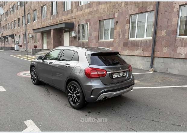 Mercedes-Benz GLA 250