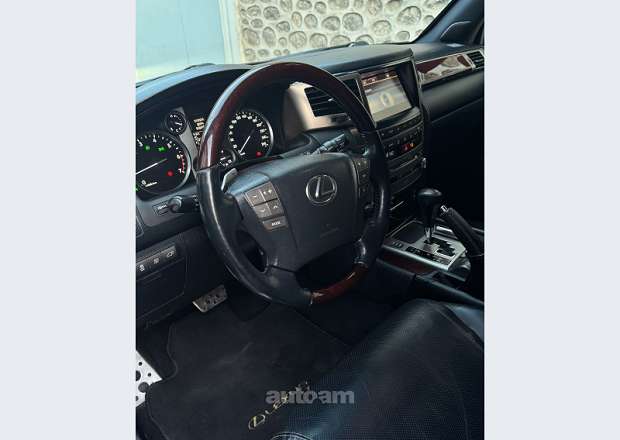 Lexus LX 570