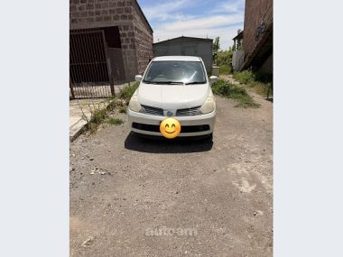 Nissan Tiida  2004 