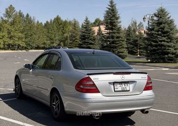 Mercedes-Benz E 320