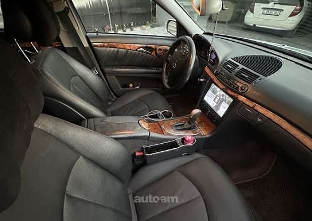 Mercedes-Benz E 320