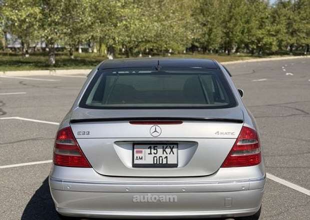 Mercedes-Benz E 320