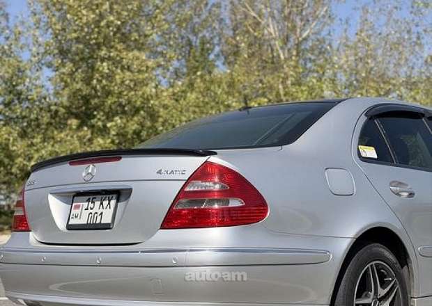 Mercedes-Benz E 320