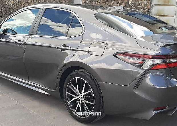 Toyota Camry 2022 — լուսանկար 4