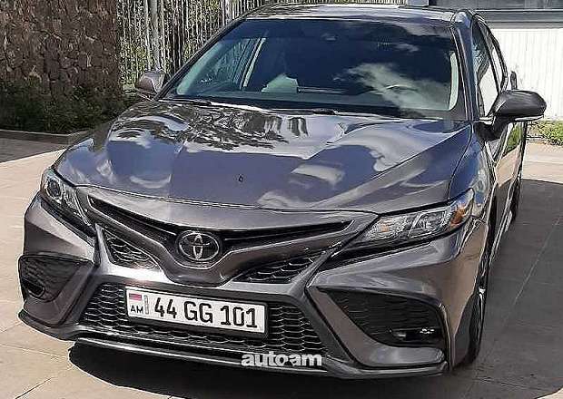 Toyota Camry 2022 — լուսանկար 1