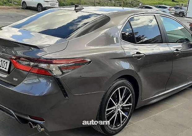 Toyota Camry 2022 — լուսանկար 5