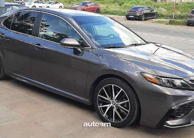 Toyota Camry 2022 — լուսանկար 3