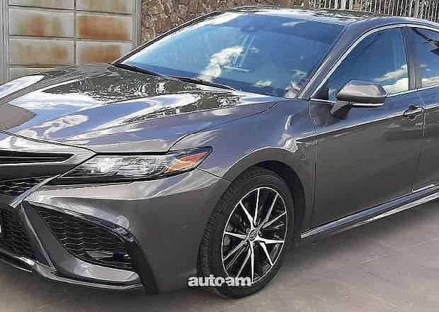 Toyota Camry 2022 — լուսանկար 2