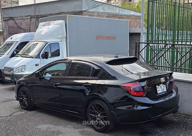 Honda Civic 2012 — լուսանկար 1