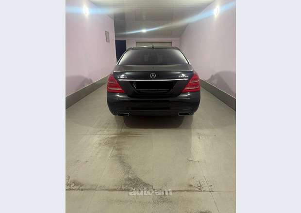 Mercedes-Benz S 500