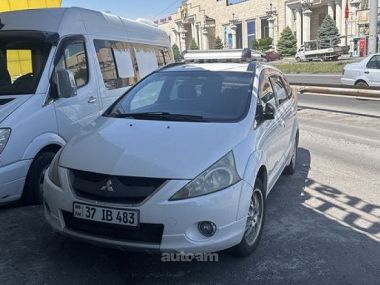 Mitsubishi Grandis  2008 