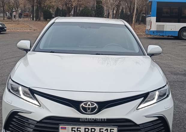 Toyota Camry 2021 — фото 1