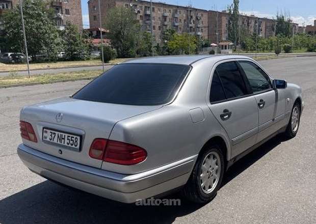 Mercedes-Benz 200