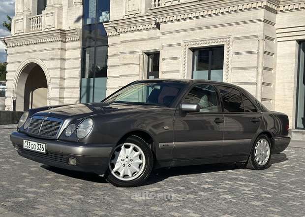 Mercedes-Benz E 240