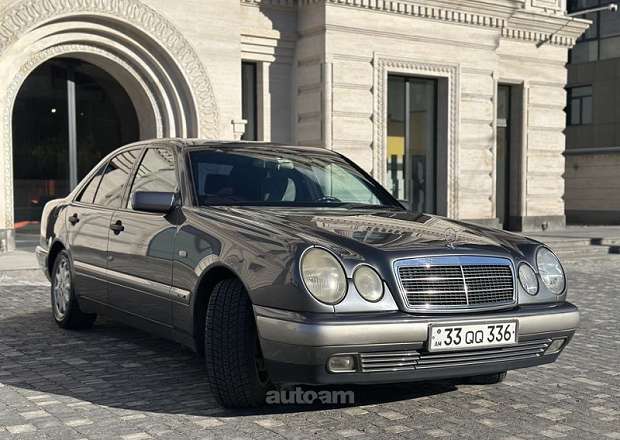 Mercedes-Benz E 240