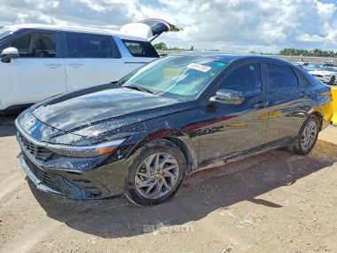 Hyundai Elantra  2024 