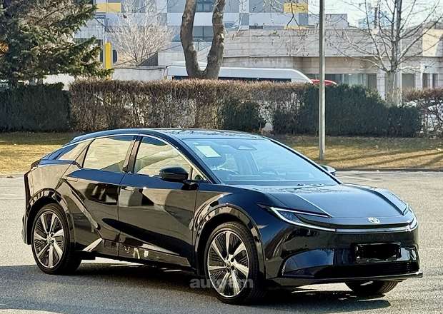 Toyota bZ5