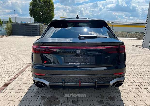 Audi RSQ8