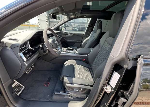 Audi RSQ8