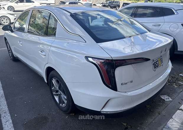 Hongqi E-QM5
