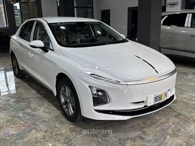 Hongqi E-QM5  2025 