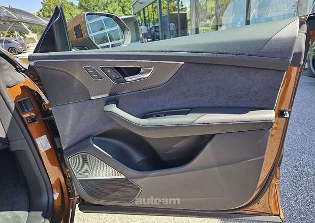 Audi RSQ8