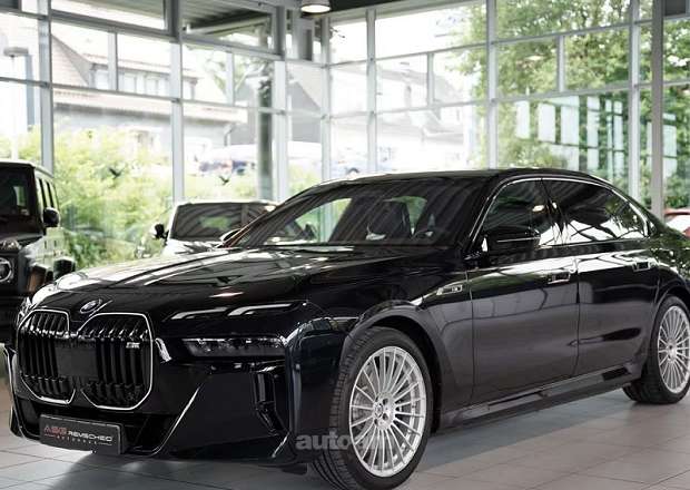 BMW i7