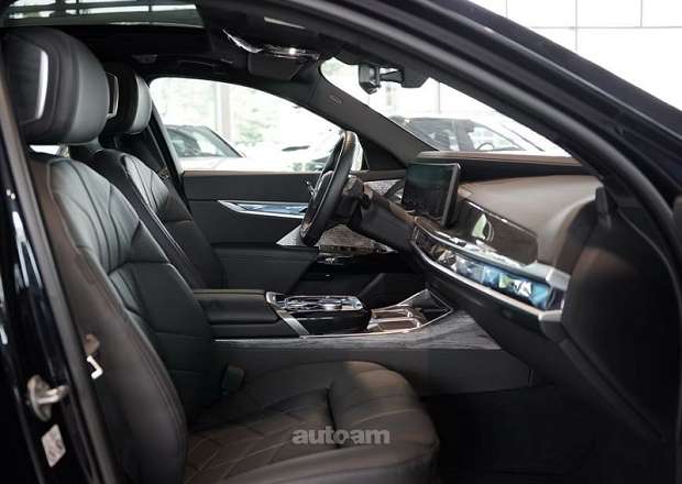 BMW i7