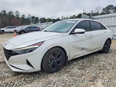Hyundai Elantra  2022 