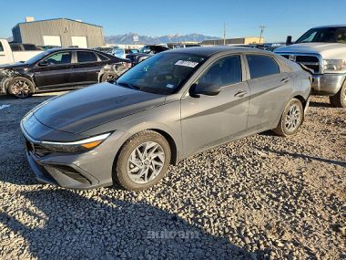 Hyundai Elantra  2024 