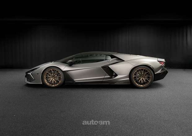 Lamborghini Revuelto