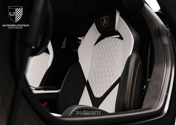 Lamborghini Revuelto