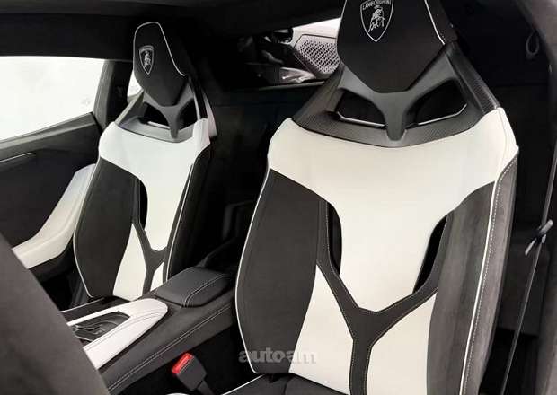 Lamborghini Revuelto