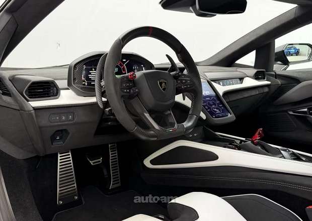 Lamborghini Revuelto