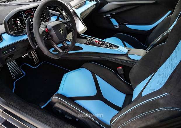 Lamborghini Revuelto