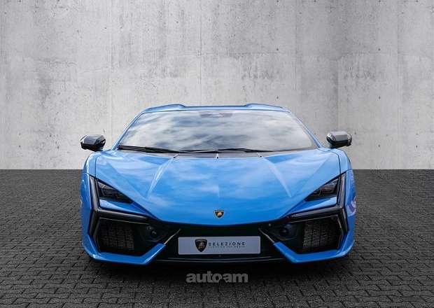 Lamborghini Revuelto