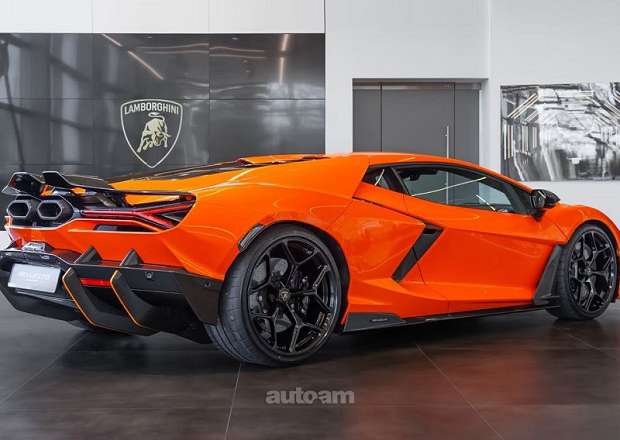 Lamborghini Revuelto