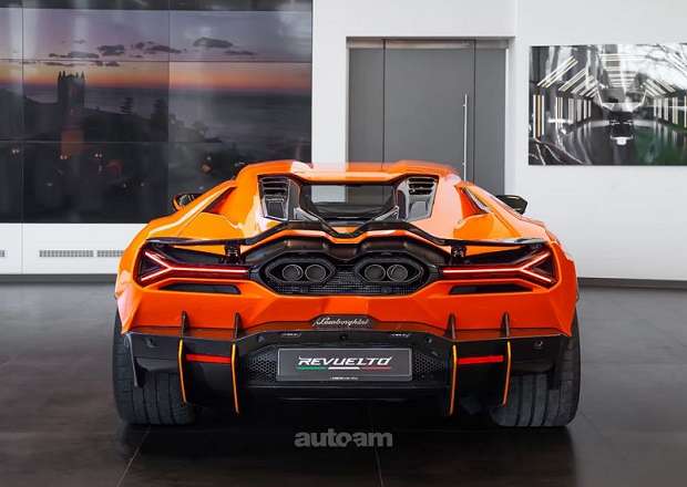 Lamborghini Revuelto