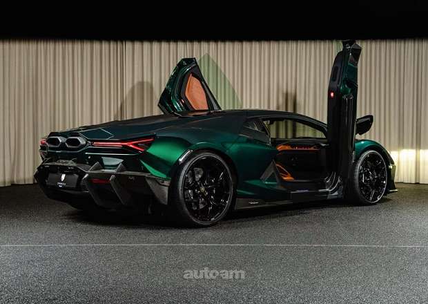 Lamborghini Revuelto
