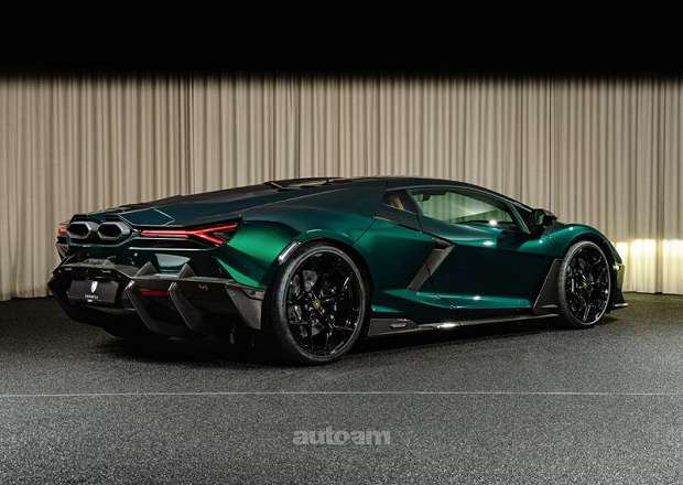Lamborghini Revuelto