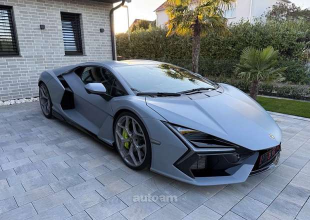 Lamborghini Revuelto