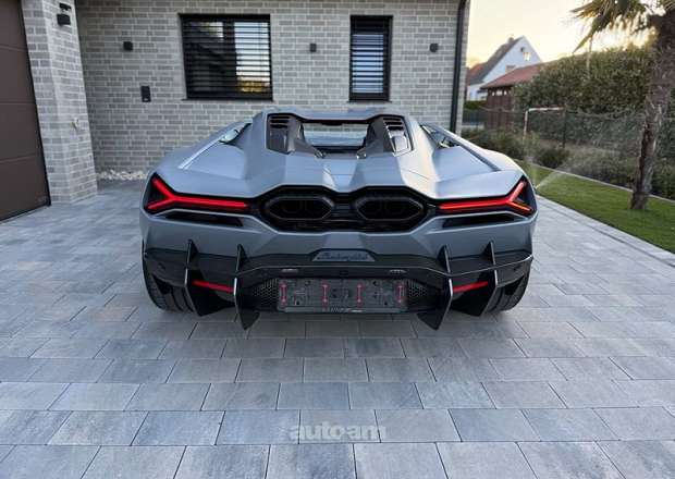 Lamborghini Revuelto