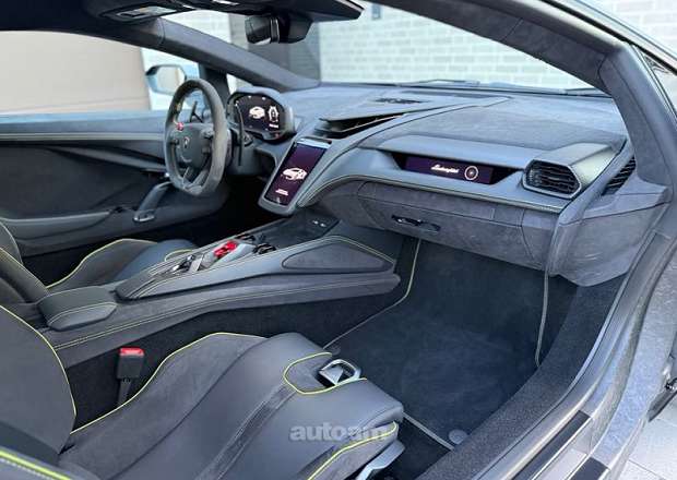 Lamborghini Revuelto