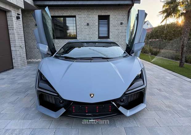 Lamborghini Revuelto