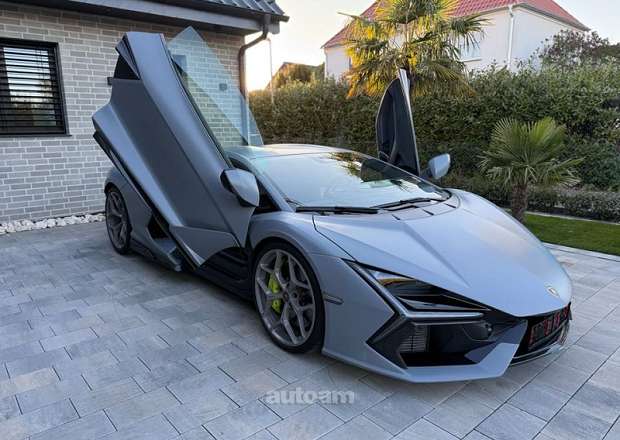 Lamborghini Revuelto