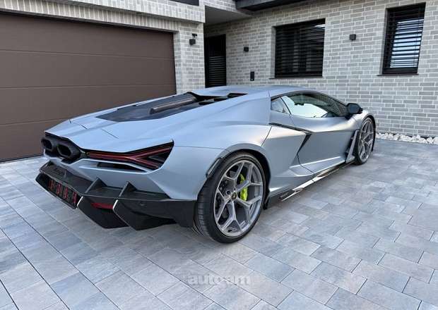 Lamborghini Revuelto