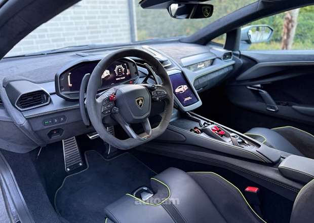 Lamborghini Revuelto